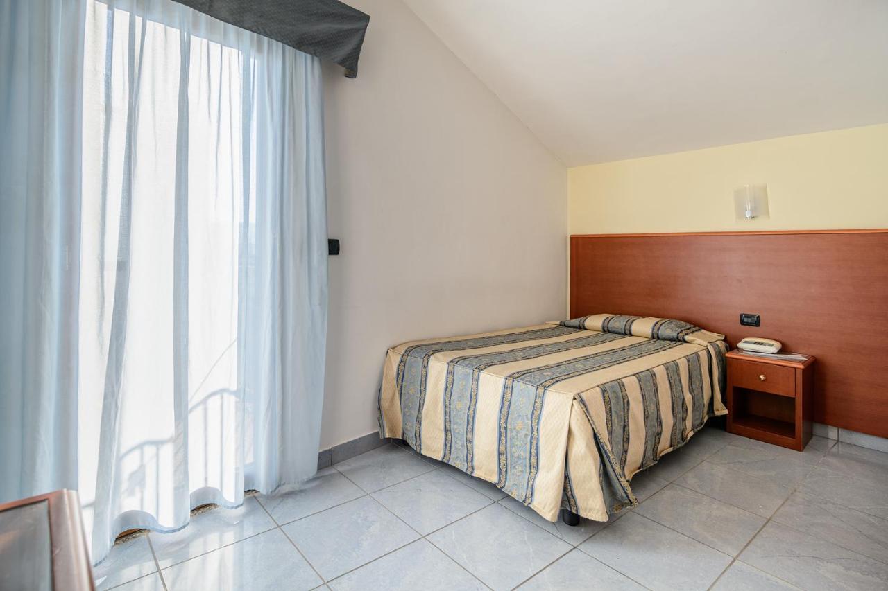 Hotel Serenella Agropoli Buitenkant foto