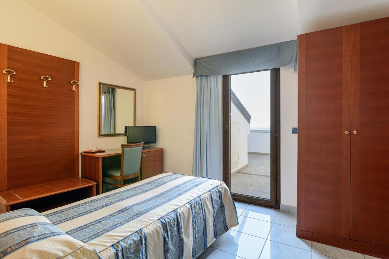Hotel Serenella Agropoli Buitenkant foto